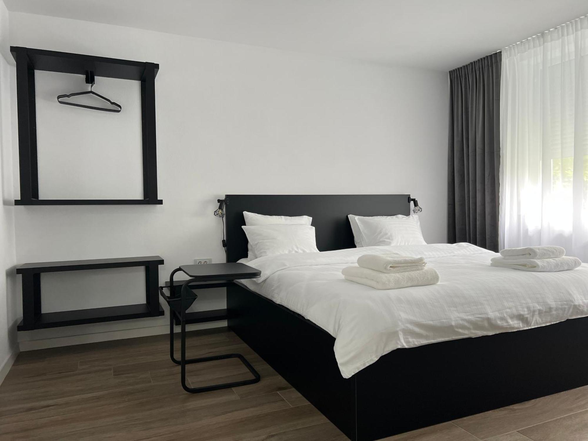 Onix Apartment Hunedoara Ngoại thất bức ảnh