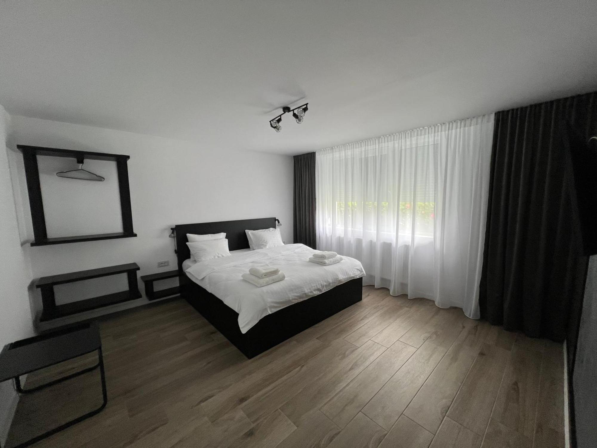 Onix Apartment Hunedoara Ngoại thất bức ảnh